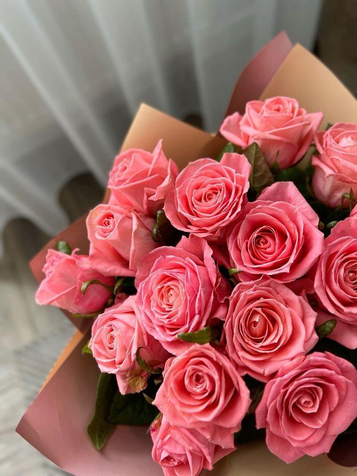 Plate Silent Vivid workshop space where corporate flower arrangements are designed and prepared for business delivery